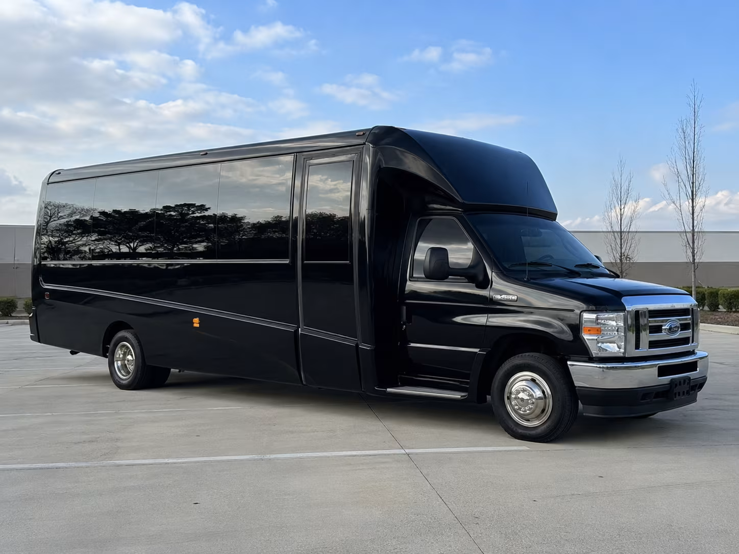 ready for a smooth bridal party transfer on your wedding morning